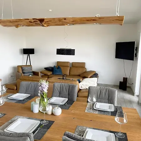 Exklusives Mit Blick Auf Den Grossraeschen